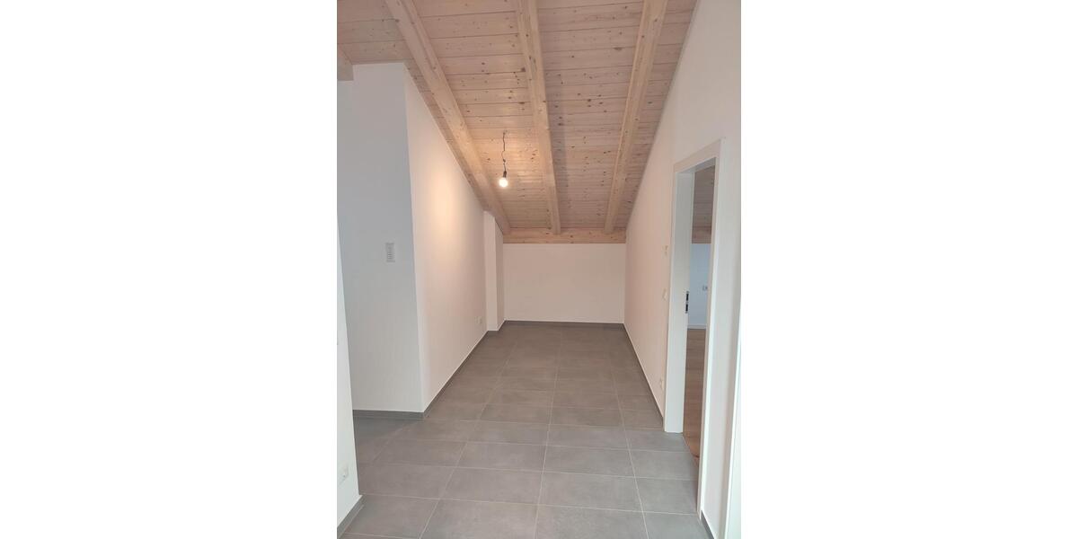 Dachgeschoßwohnung Bad Endorf - 4 Zimmer, 107 m&sup2;, 2.050&euro; | Angebot:26470948