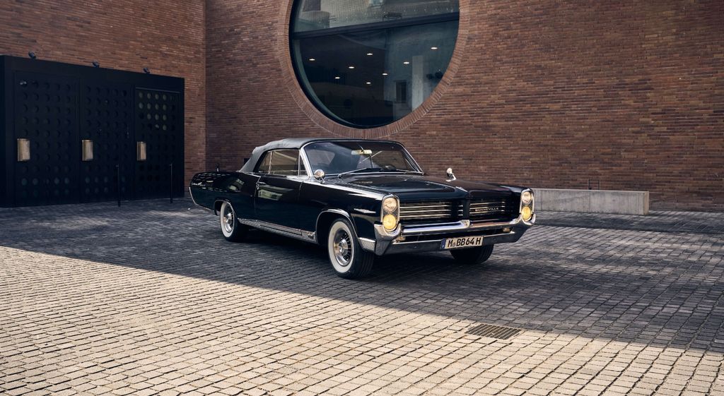 Pontiac Bonneville 35.780 km 49.900 &euro; Bruckmühl 83052