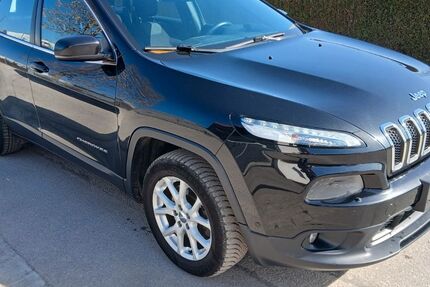 Jeep Cherokee 266.180 km 5.500 &euro; Rosenheim 83024