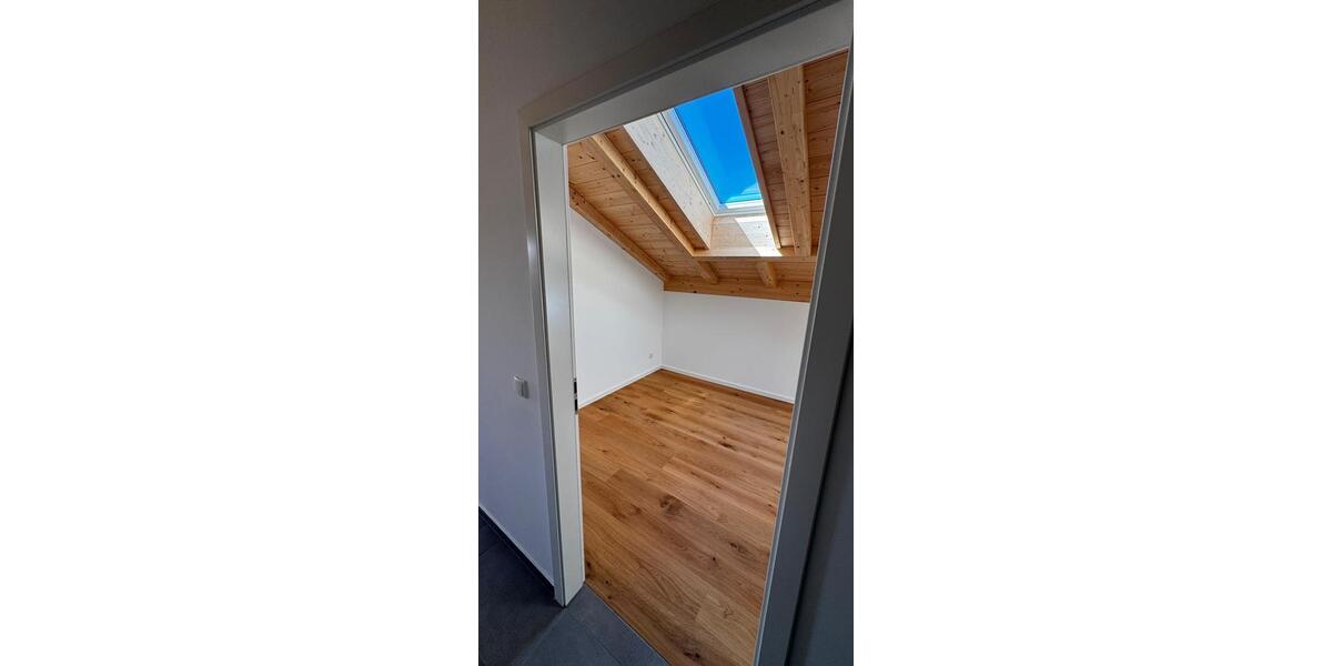 Dachgeschoßwohnung Bad Endorf - 4 Zimmer, 107 m&sup2;, 2.050&euro; | Angebot:26470948