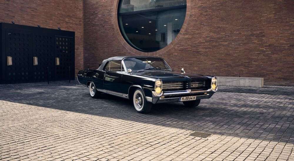 Pontiac Bonneville 35.780 km 49.900 &euro; Bruckmühl 83052