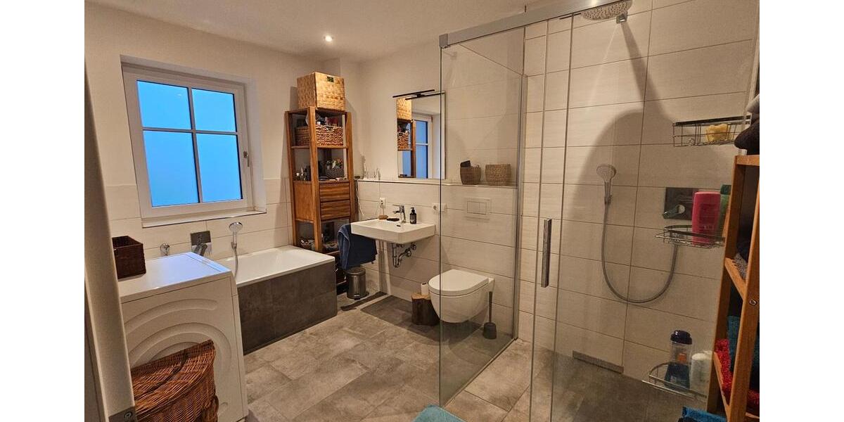 Erdgeschoßwohnung Übersee - 3 Zimmer, 100 m&sup2;, 2.300&euro; | Angebot:25756827