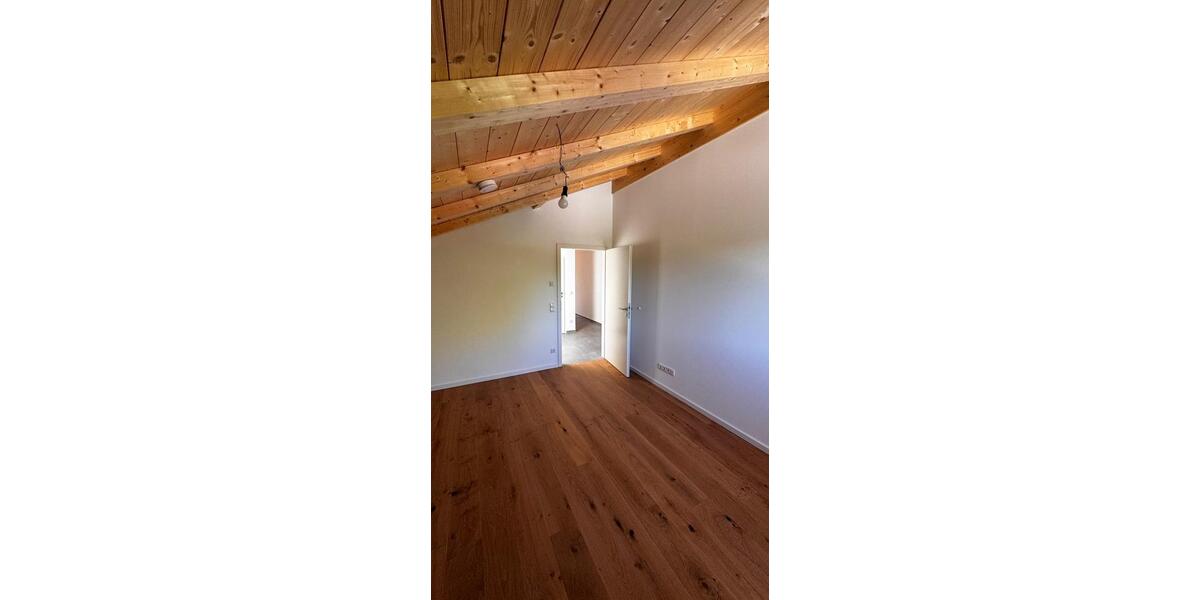 Dachgeschoßwohnung Bad Endorf - 4 Zimmer, 107 m&sup2;, 2.050&euro; | Angebot:26470948