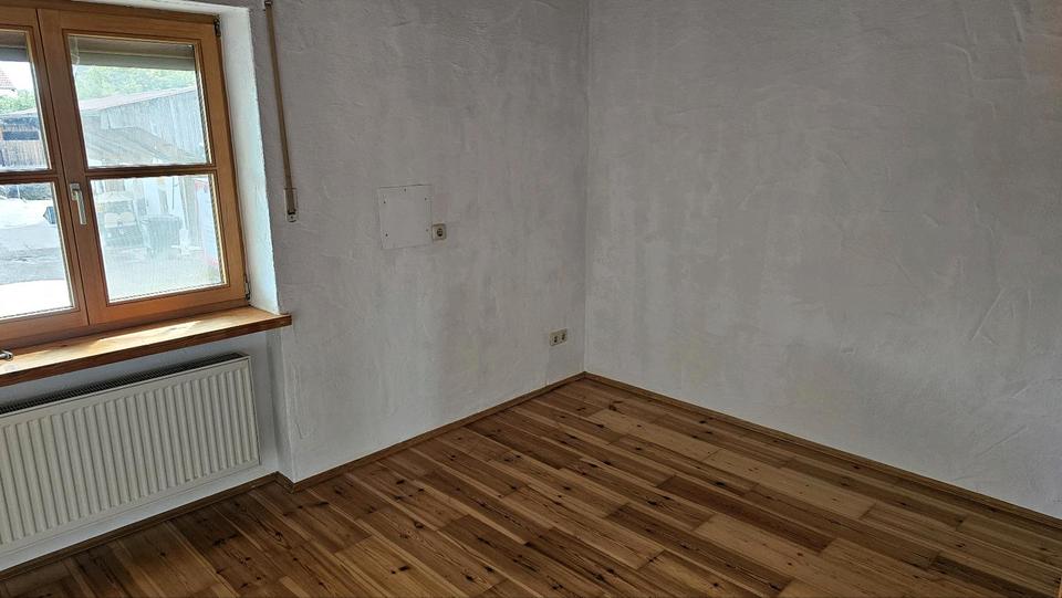 Dachgeschoßwohnung Tuntenhausen - 3 Zimmer, 86 m&sup2;, 1.200&euro; | Angebot:25568301