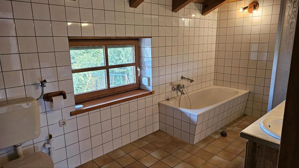 Dachgeschoßwohnung Tuntenhausen - 3 Zimmer, 86 m&sup2;, 1.200&euro; | Angebot:25568301