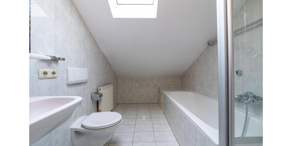 Dachgeschoßwohnung Bruckmühl - 3 Zimmer, 84 m&sup2;, 350.000&euro; | Angebot:25900903