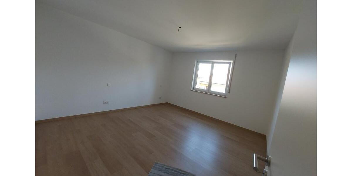 Etagenwohnung Großkarolinenfeld - 3 Zimmer, 90 m&sup2;, 1.440&euro; | Angebot:26336683