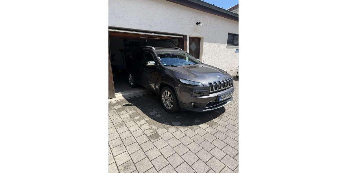 Jeep Cherokee 125.500 km 12.400 &euro; Bad Aibling 83043