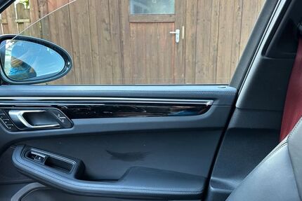 Porsche Macan 45.000 km 73.500 &euro; Bruckmühl 83052