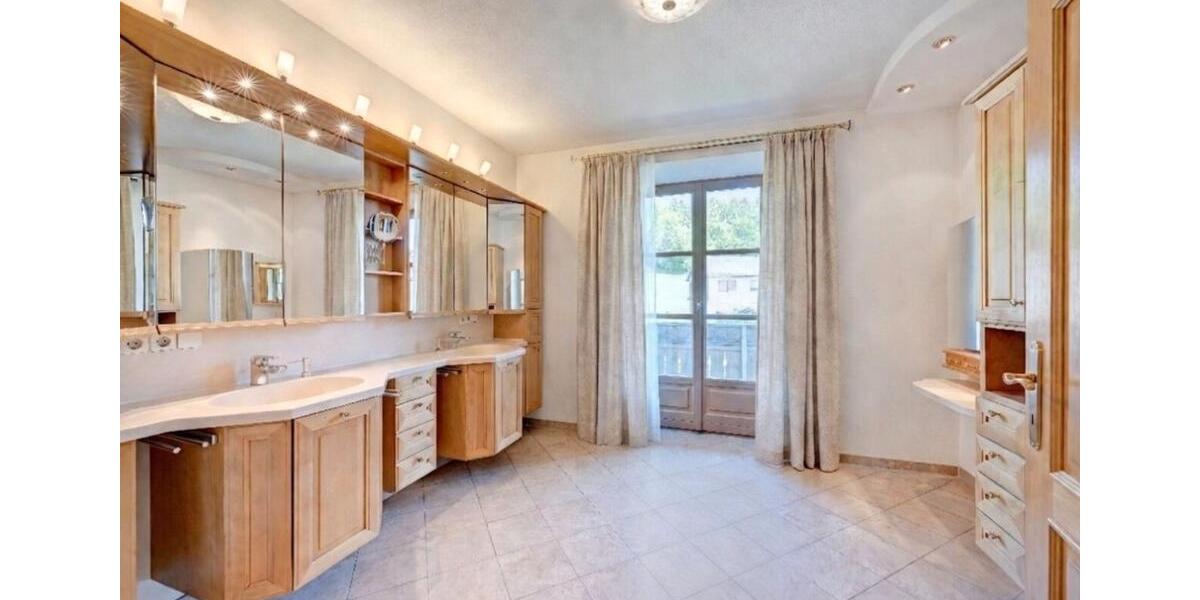 Einfamilienhaus Ebersberg - 15 Zimmer, 683 m&sup2;, 2.390.000&euro; | Angebot:26042398